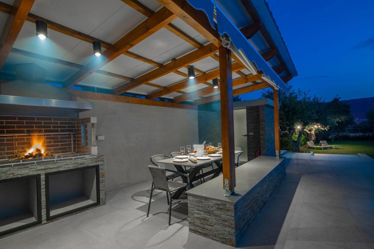 Antonia Villa - Luxurious Serenity With Private Pool, By Zantewize Kalipadhon Exterior photo